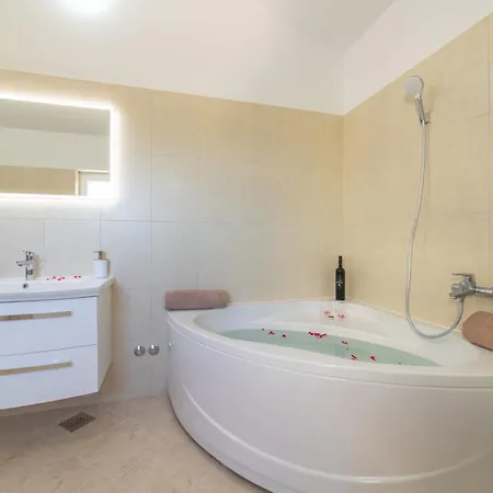 Lct Oasis Vila Lovrec